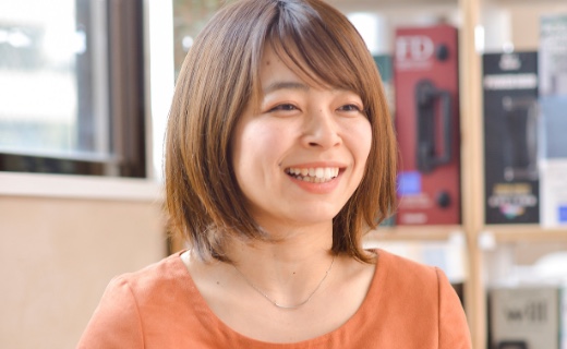 菅野 マリコ
