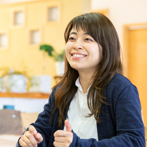 菅野 マリコ