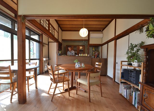 自然素材に徹底的にこだわった店づくり