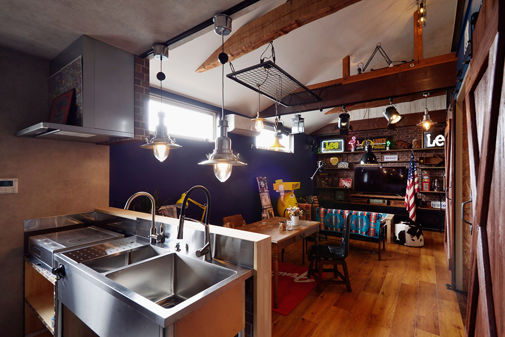 GARAGE IN THE HOUSE