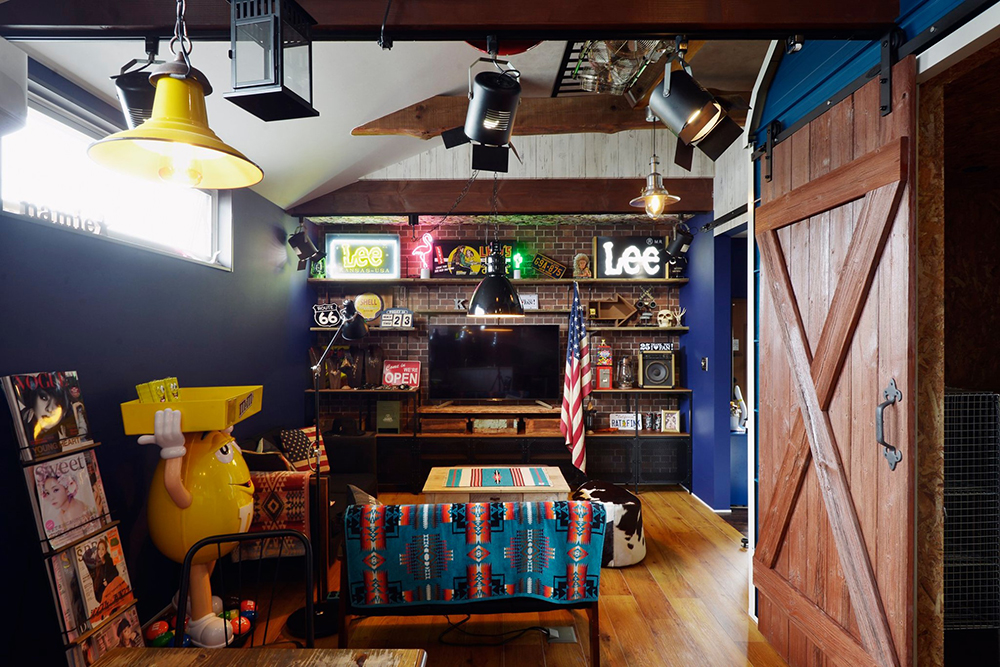GARAGE IN THE HOUSE