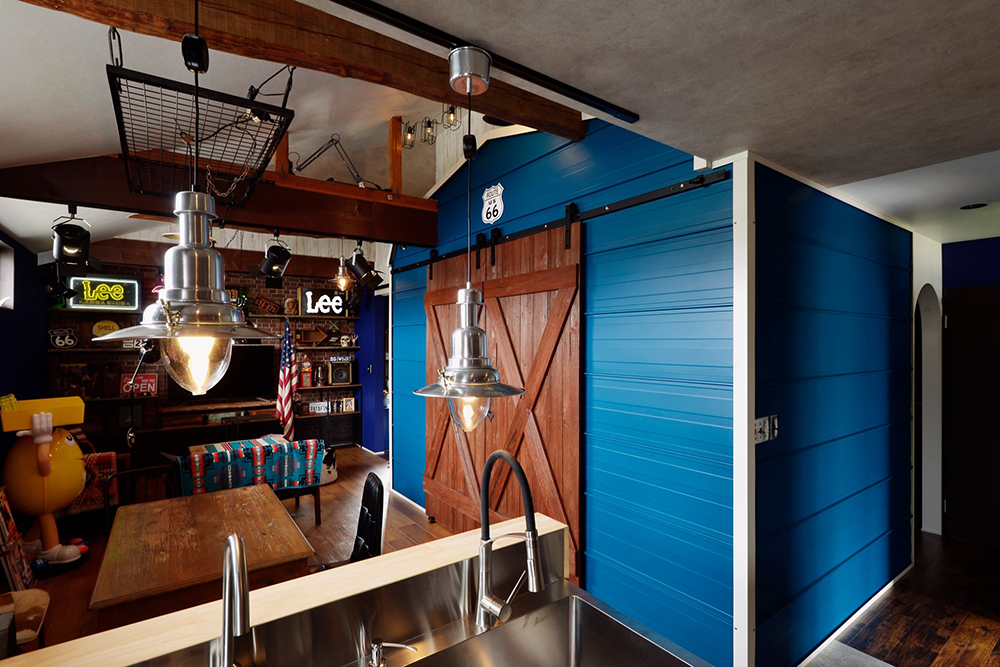 GARAGE IN THE HOUSE