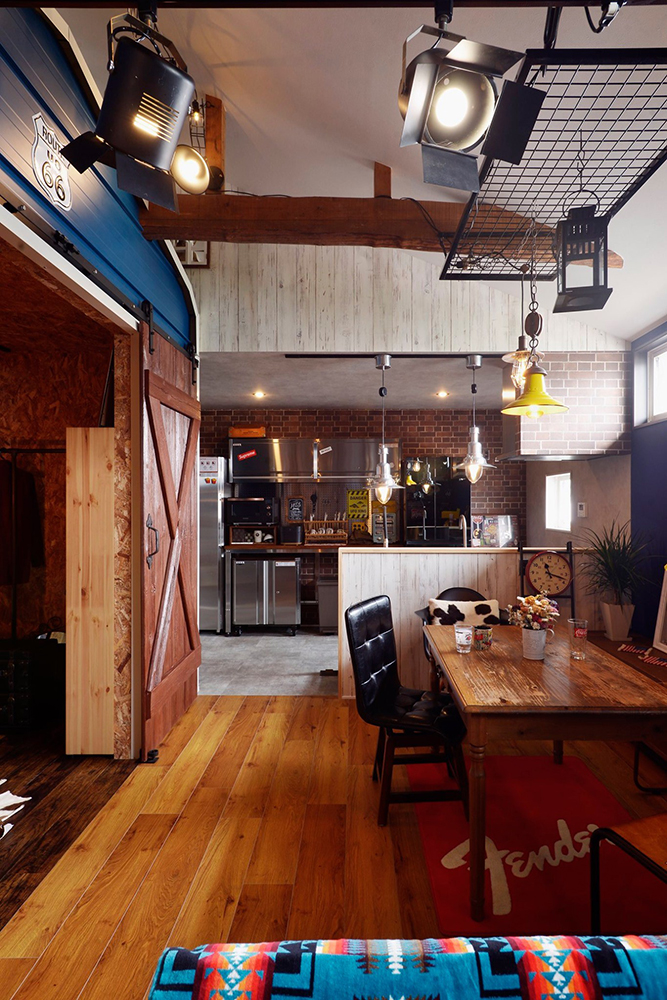 GARAGE IN THE HOUSE