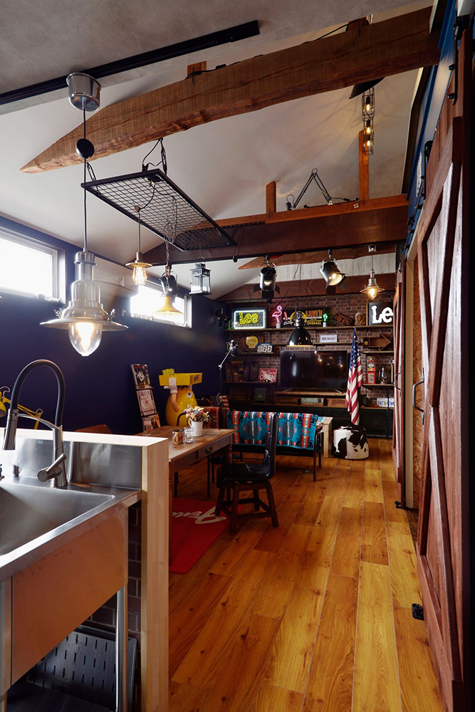 GARAGE IN THE HOUSE