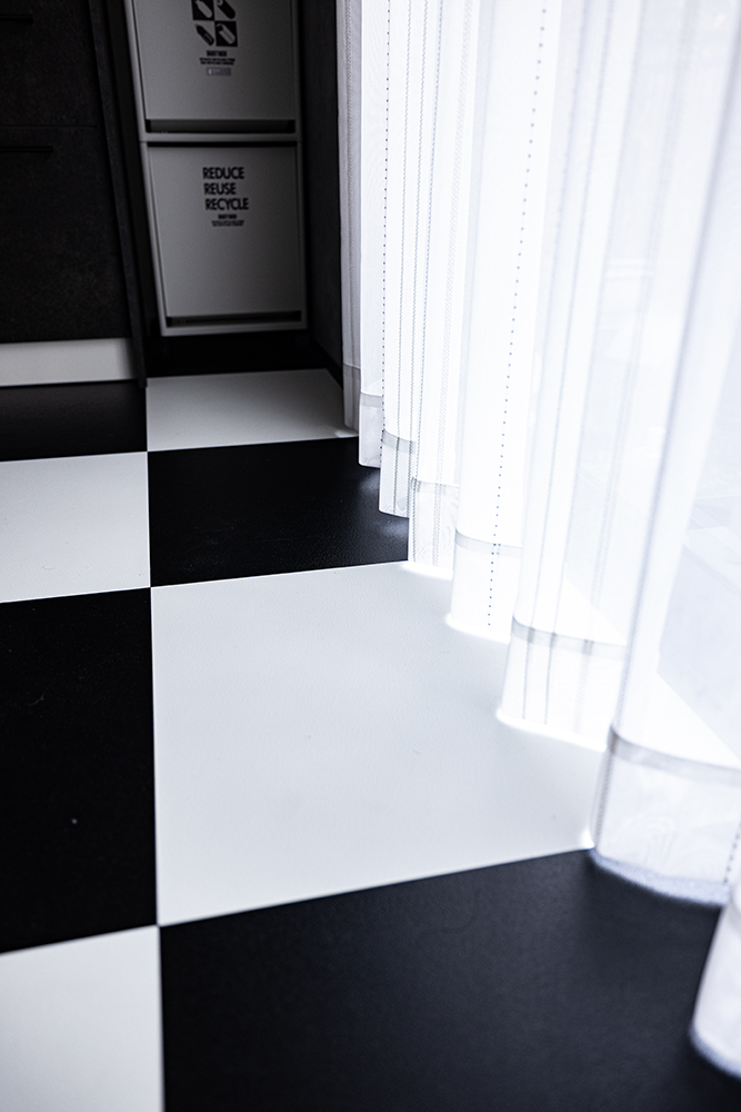 monochrome &