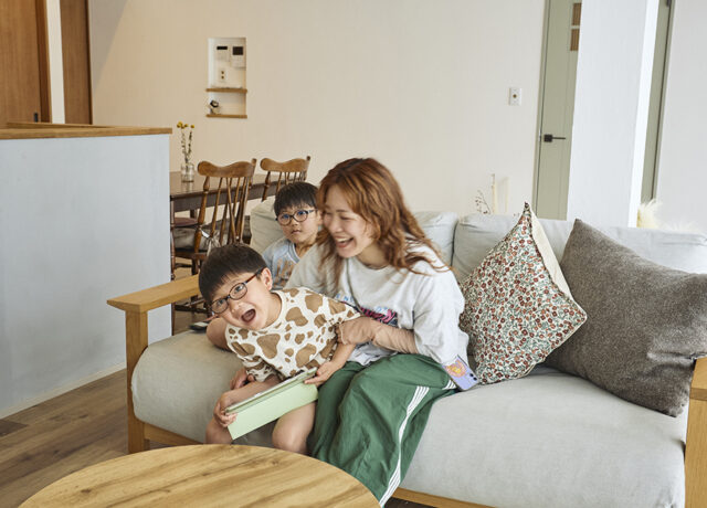 料理をしながら子どもたちの勉強を見ることができて嬉しいです。