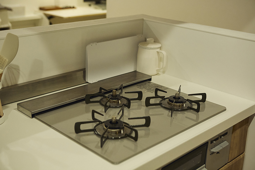 吹き抜けから光が差し込む、家族がのびのび過ごせるLDKリノベーション｜埼玉県さいたま市