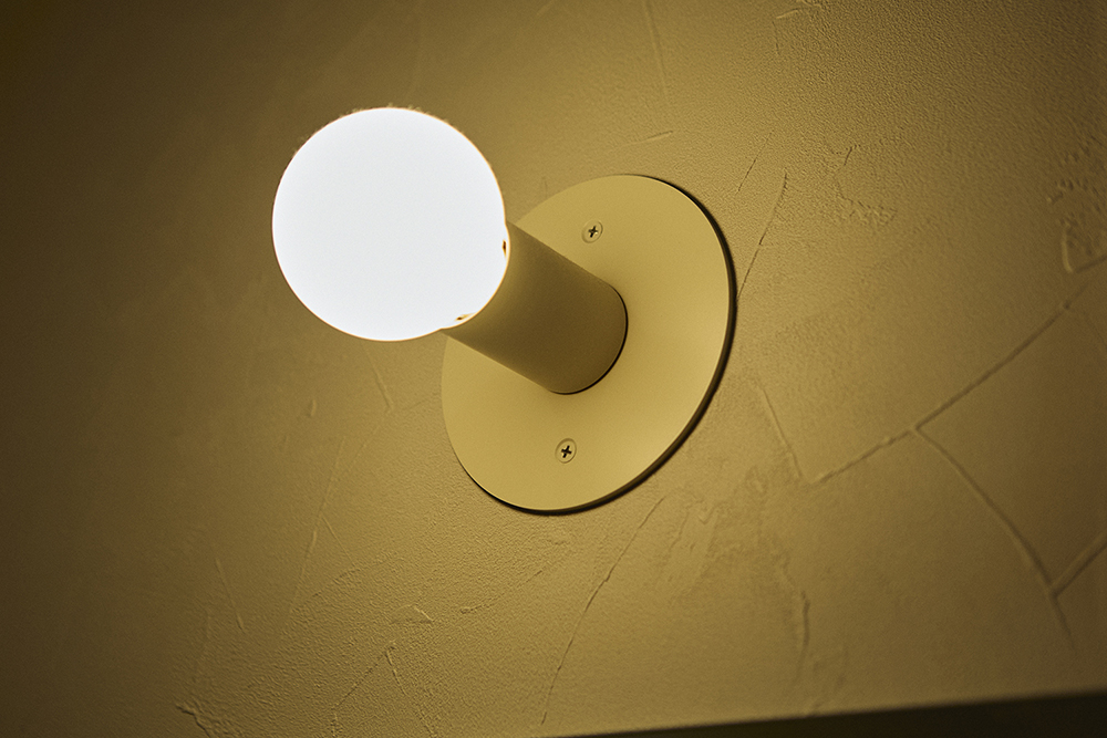 吹き抜けから光が差し込む、家族がのびのび過ごせるLDKリノベーション｜埼玉県さいたま市