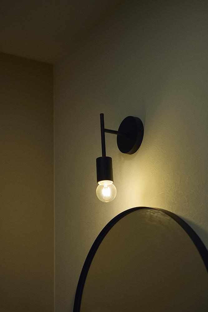 吹き抜けから光が差し込む、家族がのびのび過ごせるLDKリノベーション｜埼玉県さいたま市