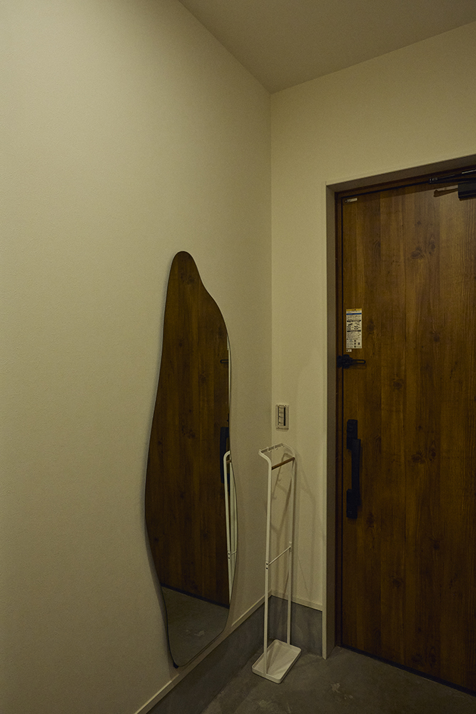 吹き抜けから光が差し込む、家族がのびのび過ごせるLDKリノベーション｜埼玉県さいたま市