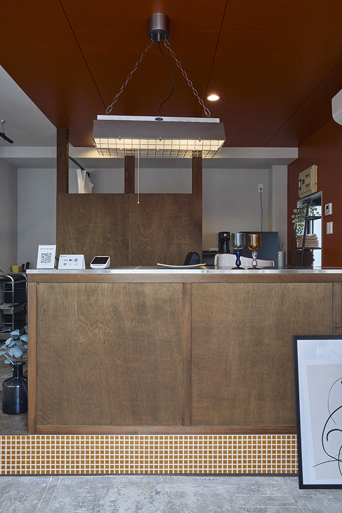 ベンジャミンムーアのオレンジが包むやさしい美容室リノベ｜群馬県高崎市