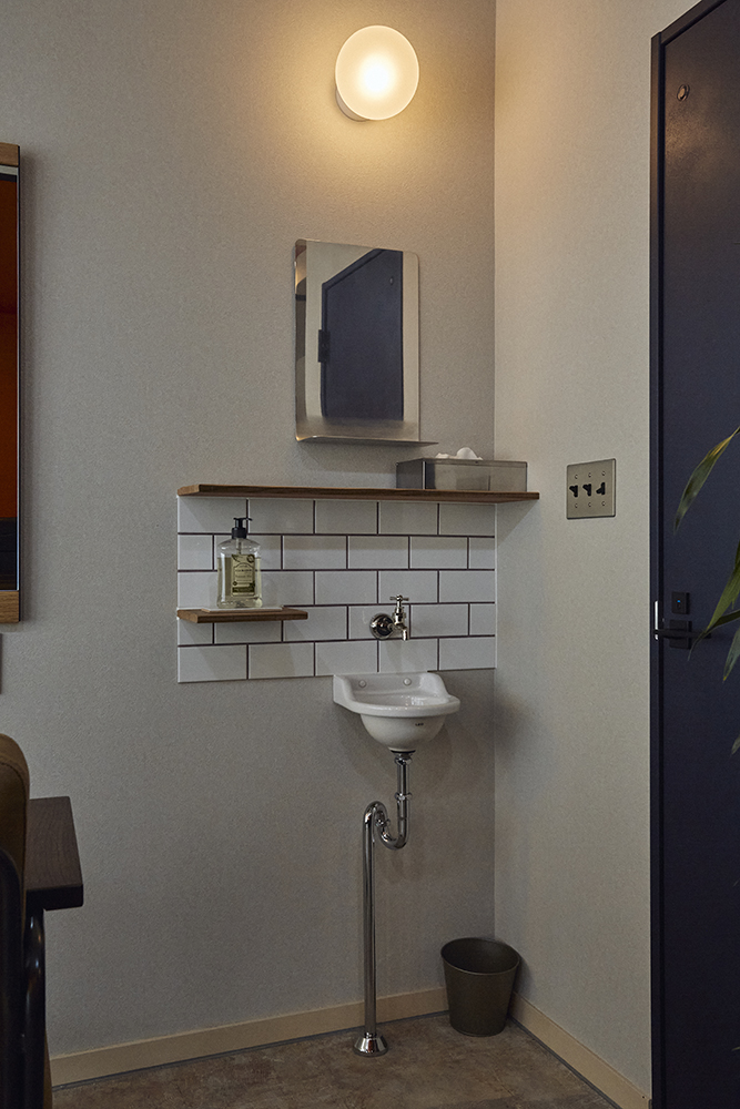 ベンジャミンムーアのオレンジが包むやさしい美容室リノベ｜群馬県高崎市