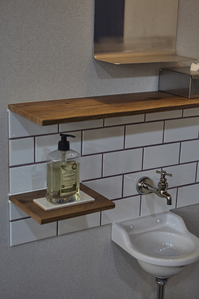 ベンジャミンムーアのオレンジが包むやさしい美容室リノベ｜群馬県高崎市