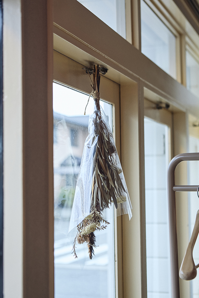 ベンジャミンムーアのオレンジが包むやさしい美容室リノベ｜群馬県高崎市