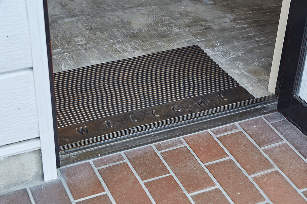 ベンジャミンムーアのオレンジが包むやさしい美容室リノベ｜群馬県高崎市