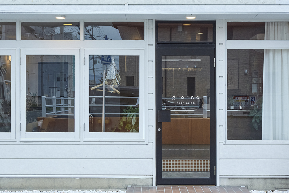 ベンジャミンムーアのオレンジが包むやさしい美容室リノベ｜群馬県高崎市