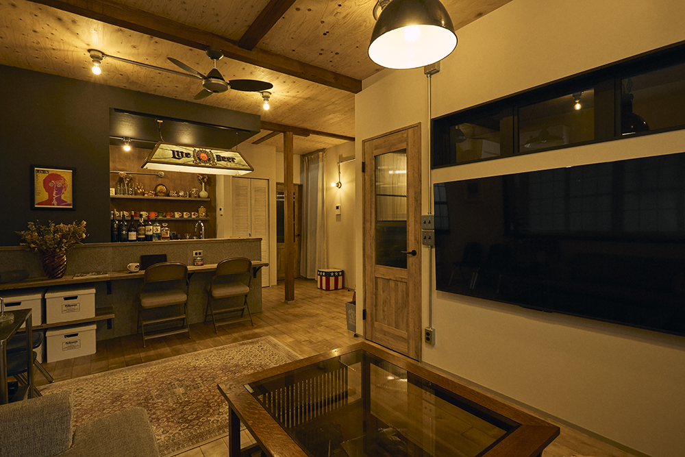 土間ガレージとアンティークに囲まれて。趣味を楽しむ大人のリノベーション｜埼玉県　