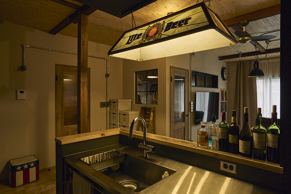 土間ガレージとアンティークに囲まれて。趣味を楽しむ大人のリノベーション｜埼玉県　