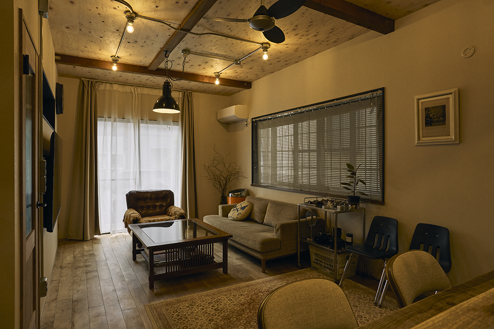 土間ガレージとアンティークに囲まれて。趣味を楽しむ大人のリノベーション｜埼玉県　