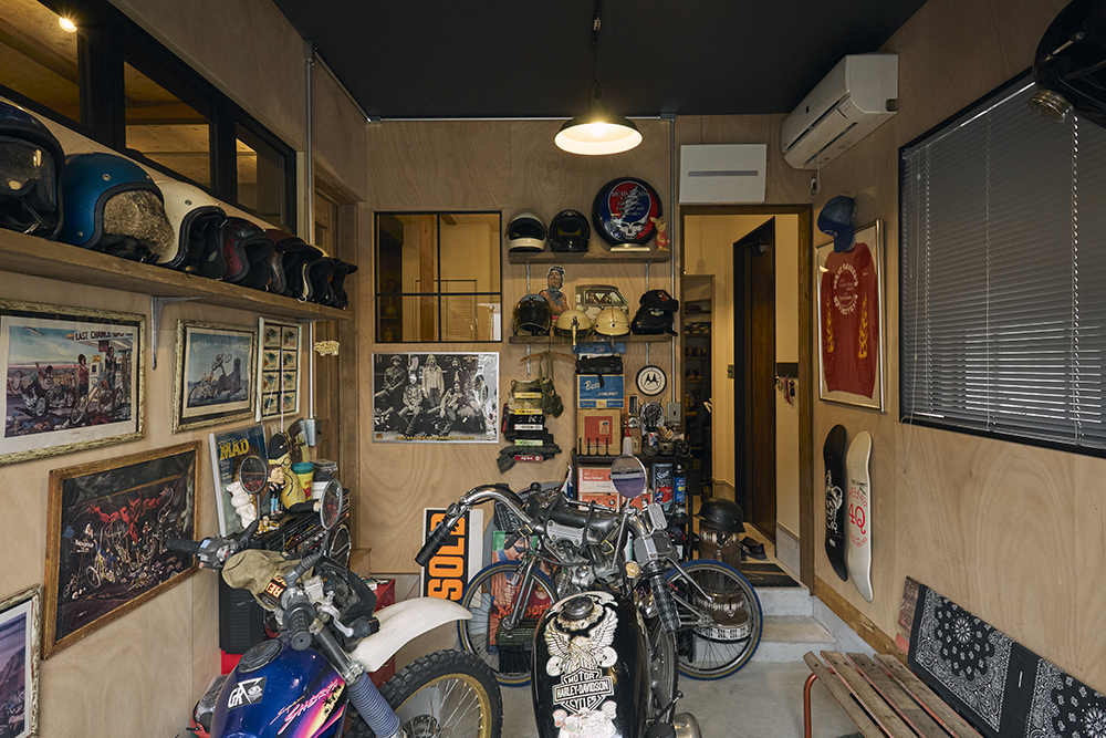 土間ガレージとアンティークに囲まれて。趣味を楽しむ大人のリノベーション｜埼玉県　