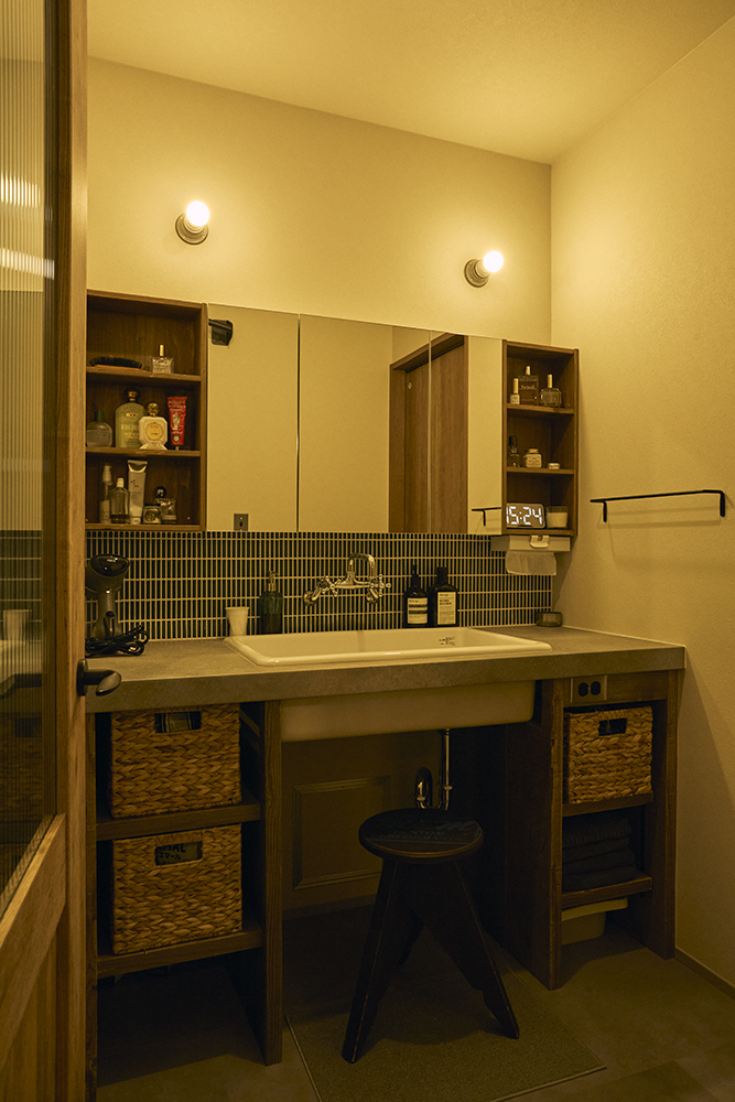 土間ガレージとアンティークに囲まれて。趣味を楽しむ大人のリノベーション｜埼玉県　