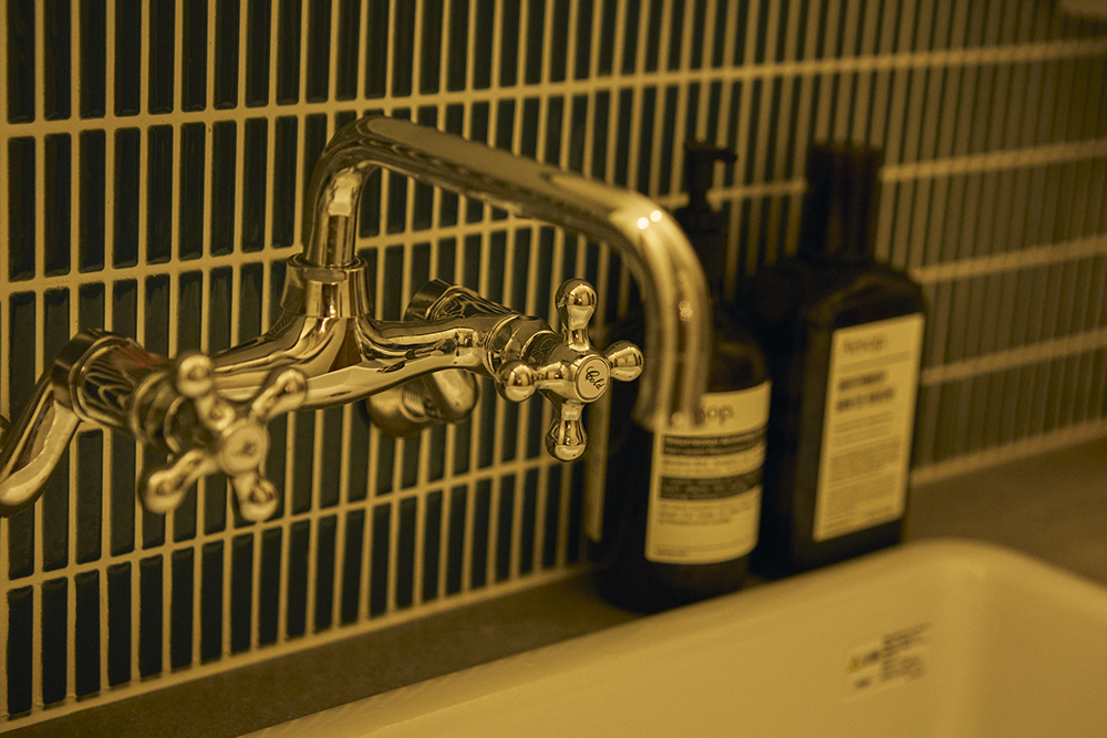 土間ガレージとアンティークに囲まれて。趣味を楽しむ大人のリノベーション｜埼玉県　