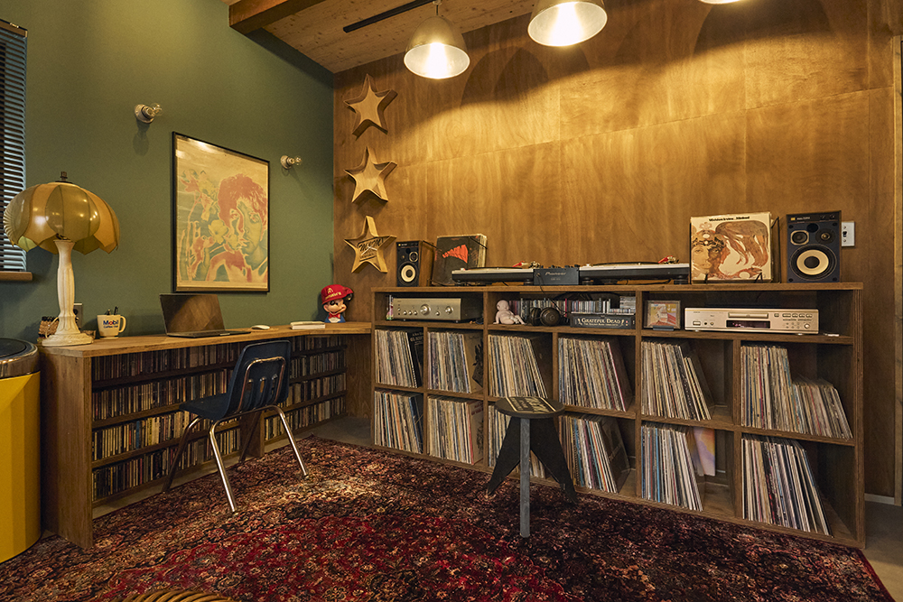 土間ガレージとアンティークに囲まれて。趣味を楽しむ大人のリノベーション｜埼玉県　