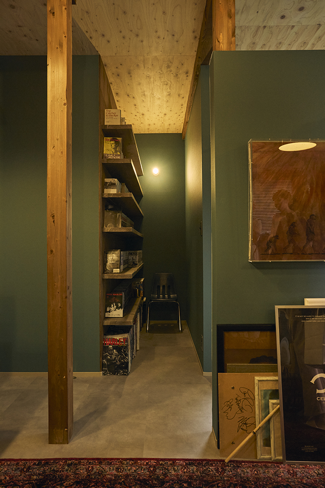 土間ガレージとアンティークに囲まれて。趣味を楽しむ大人のリノベーション｜埼玉県　