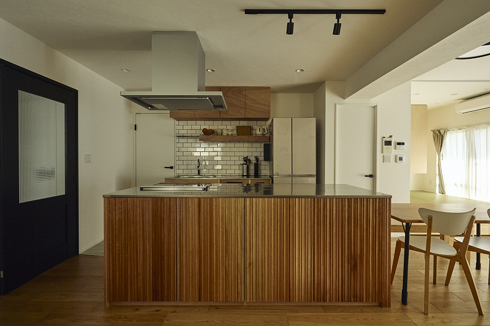 和室に入る陽が心地よくてぬくぬくできるのも気に入っています。