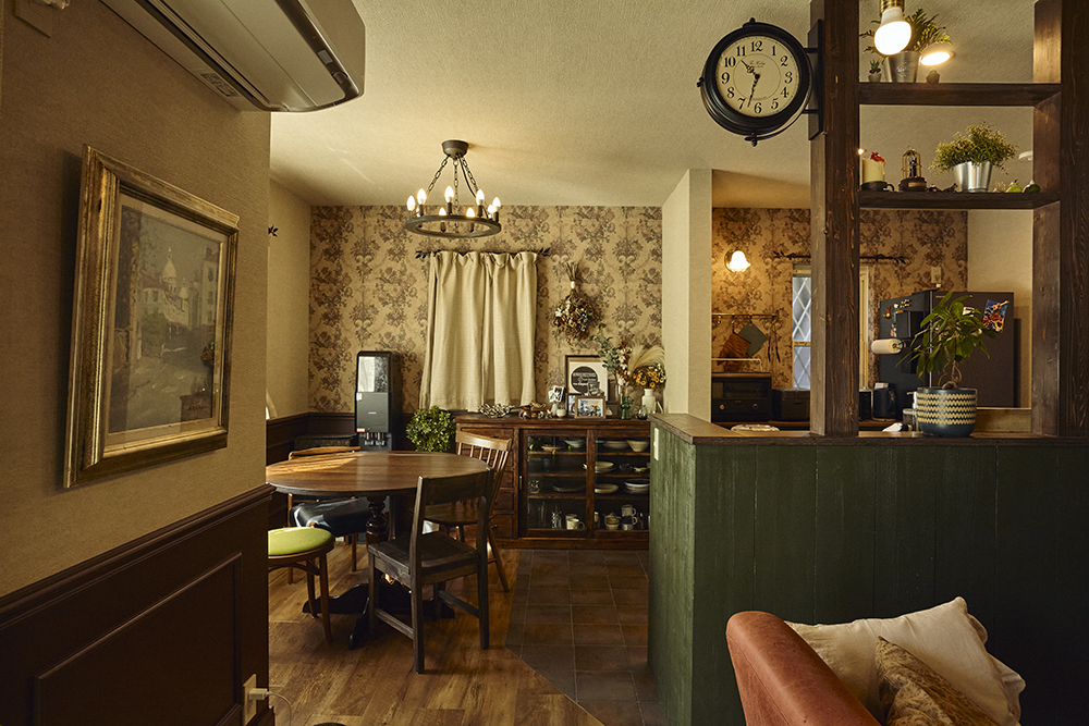 造作キッチンとヌック、書斎があるジブリのような世界観の住まい