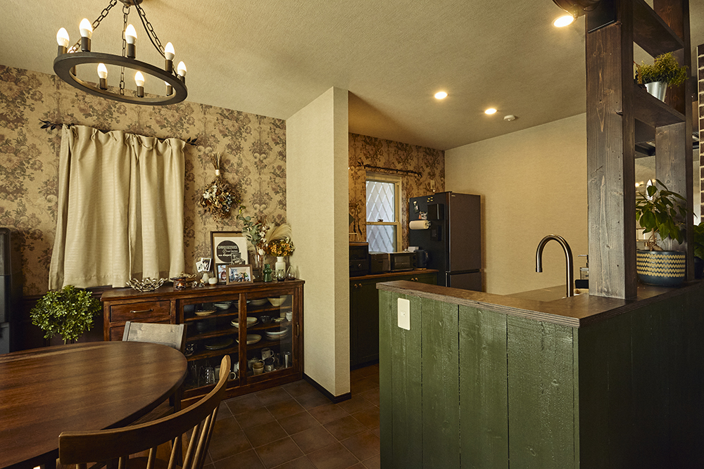 造作キッチンとヌック、書斎があるジブリのような世界観の住まい