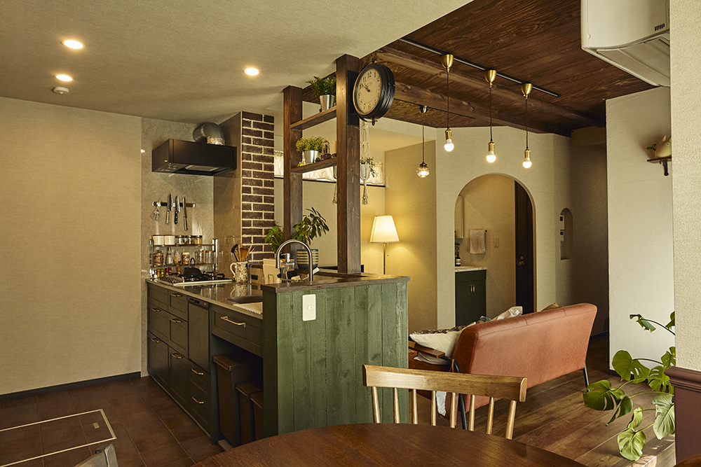 造作キッチンとヌック、書斎があるジブリのような世界観の住まい