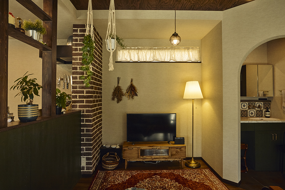 造作キッチンとヌック、書斎があるジブリのような世界観の住まい