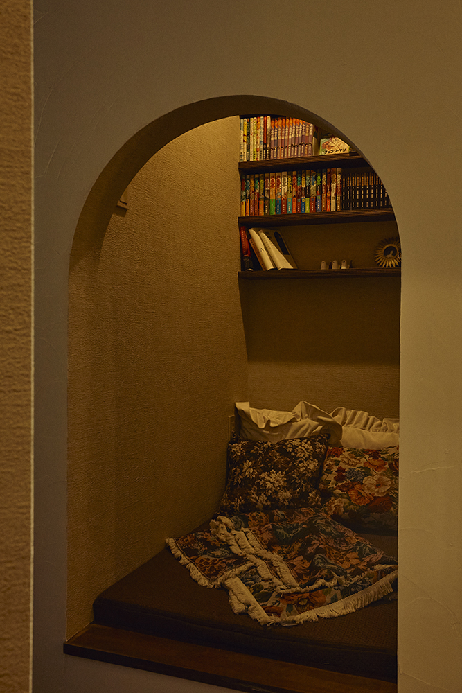 造作キッチンとヌック、書斎があるジブリのような世界観の住まい