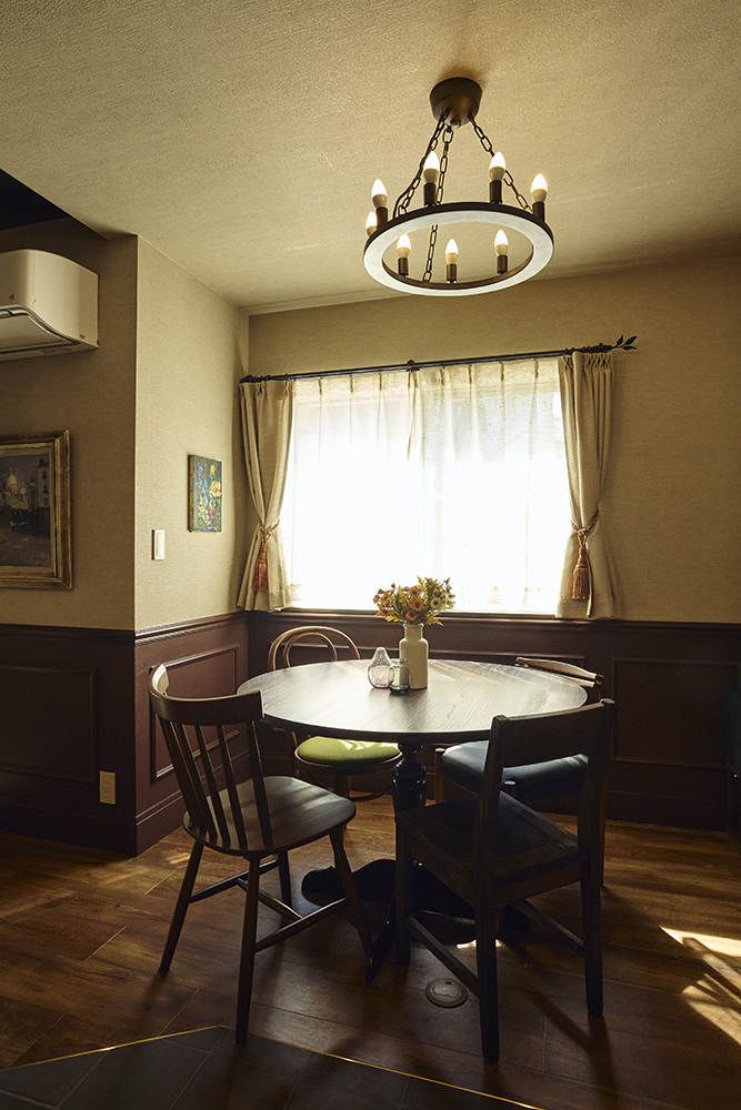 造作キッチンとヌック、書斎があるジブリのような世界観の住まい