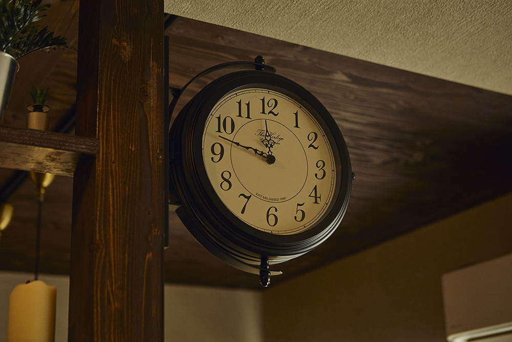 造作キッチンとヌック、書斎があるジブリのような世界観の住まい