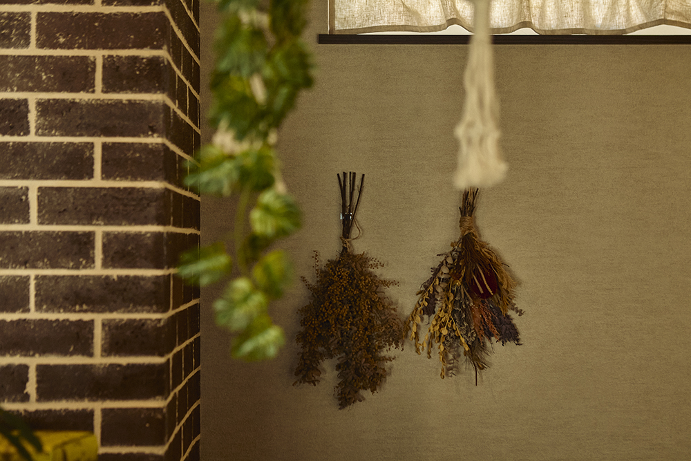 造作キッチンとヌック、書斎があるジブリのような世界観の住まい