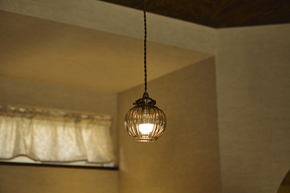 造作キッチンとヌック、書斎があるジブリのような世界観の住まい