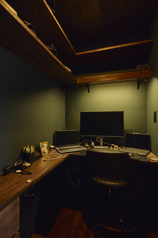 造作キッチンとヌック、書斎があるジブリのような世界観の住まい