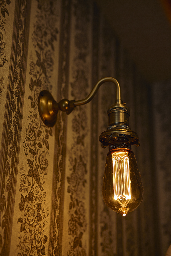 造作キッチンとヌック、書斎があるジブリのような世界観の住まい