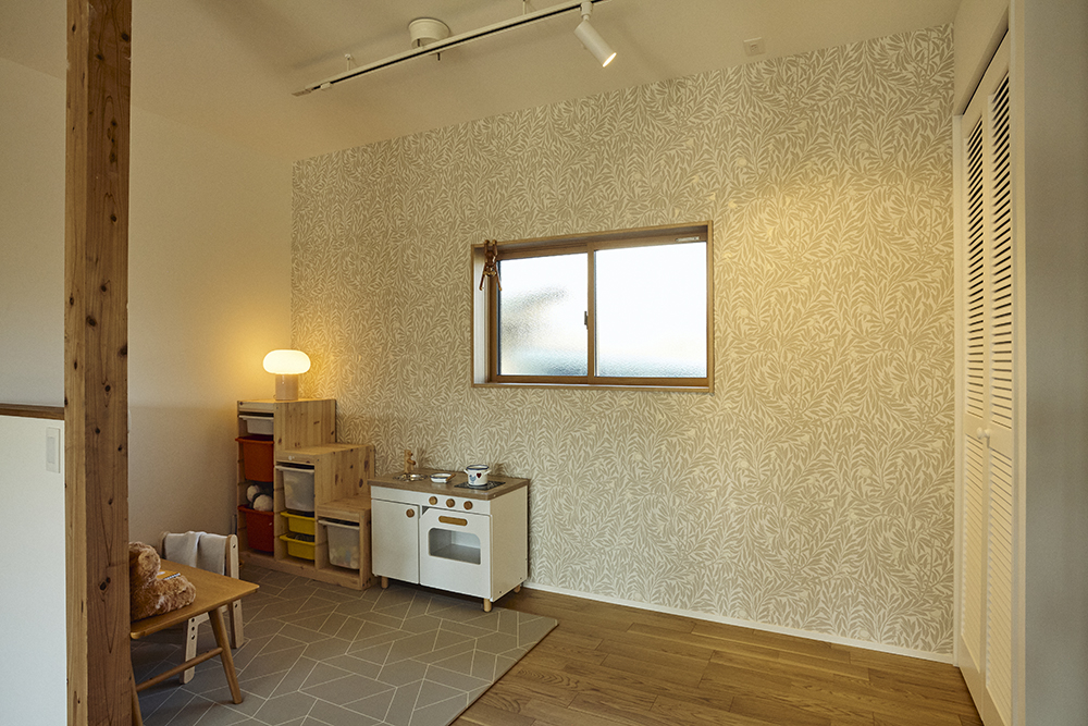 光と回遊動線で家族がつながるコの字型平屋リノベーション|群馬県安中市