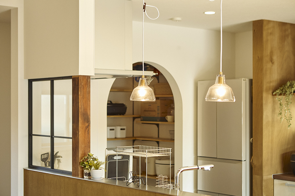 光と回遊動線で家族がつながるコの字型平屋リノベーション|群馬県安中市