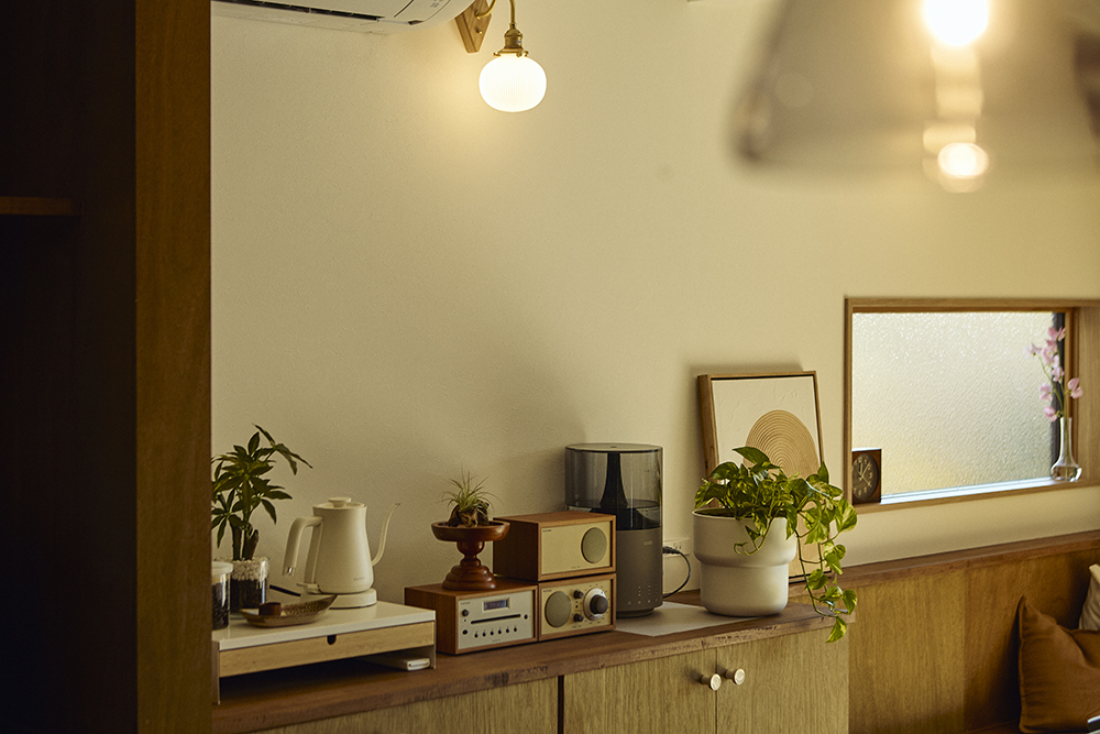 光と回遊動線で家族がつながるコの字型平屋リノベーション|群馬県安中市