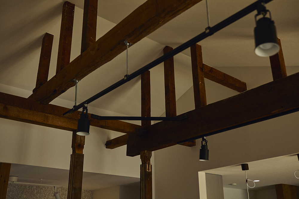 光と回遊動線で家族がつながるコの字型平屋リノベーション|群馬県安中市