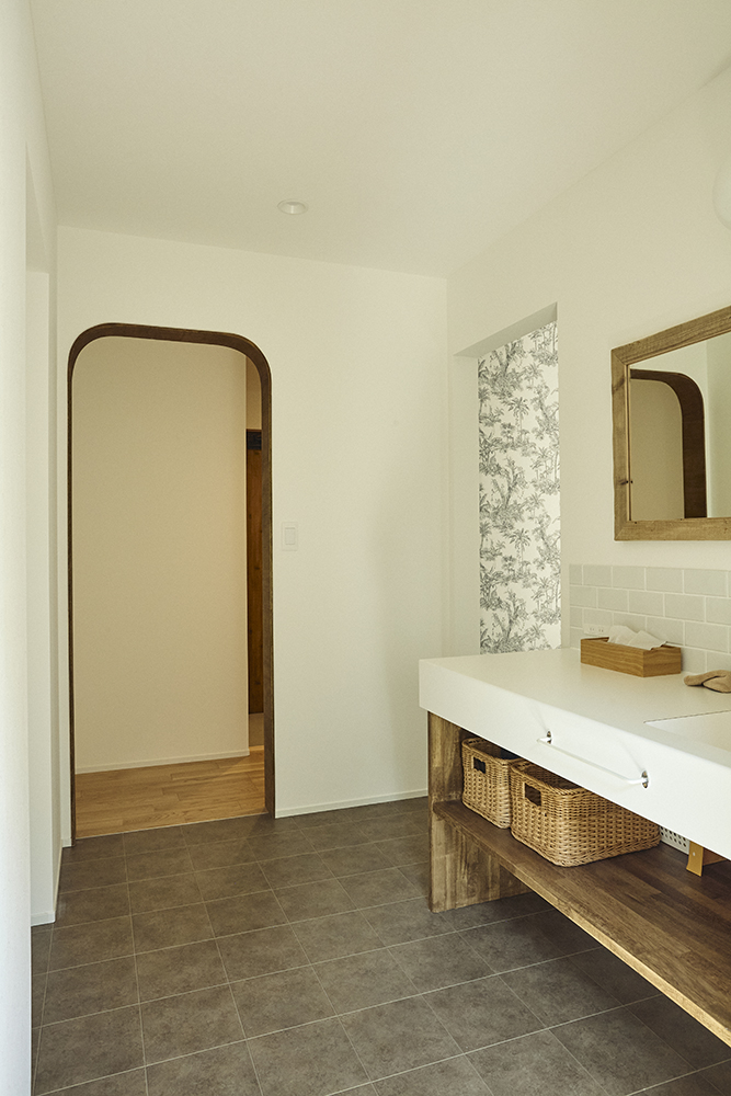 光と回遊動線で家族がつながるコの字型平屋リノベーション|群馬県安中市