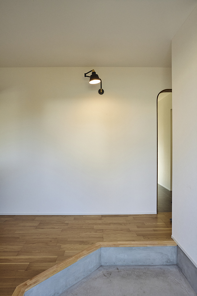 光と回遊動線で家族がつながるコの字型平屋リノベーション|群馬県安中市