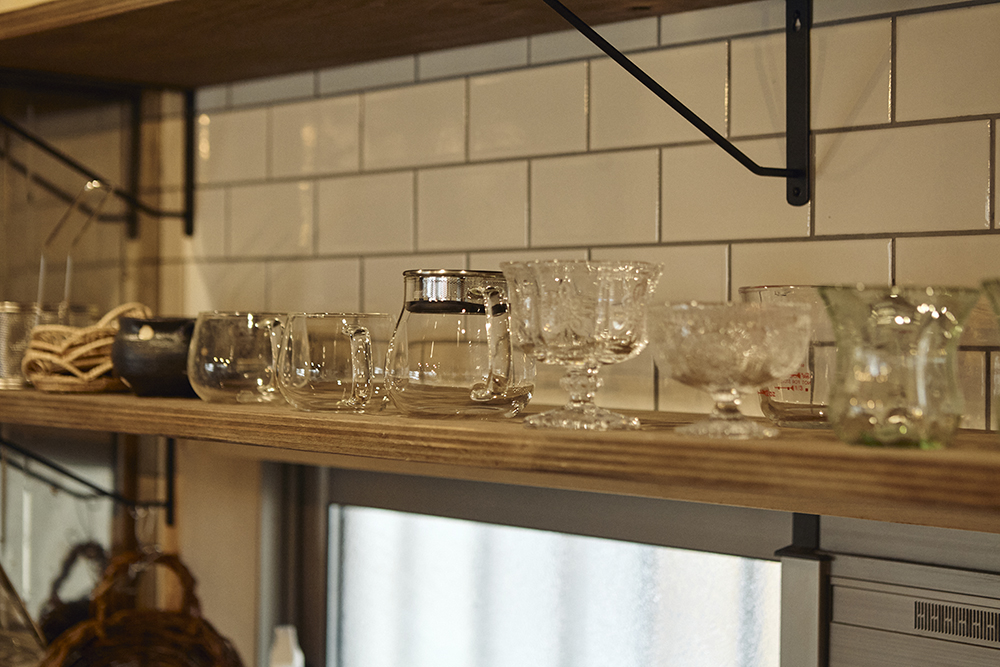 ステンレスと木の素材感が映える、愛犬と心地よく暮らすインダストリアルリノベ