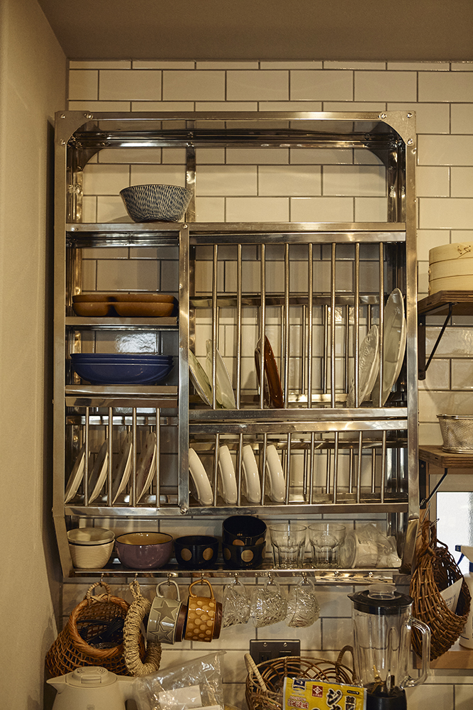 ステンレスと木の素材感が映える、愛犬と心地よく暮らすインダストリアルリノベ