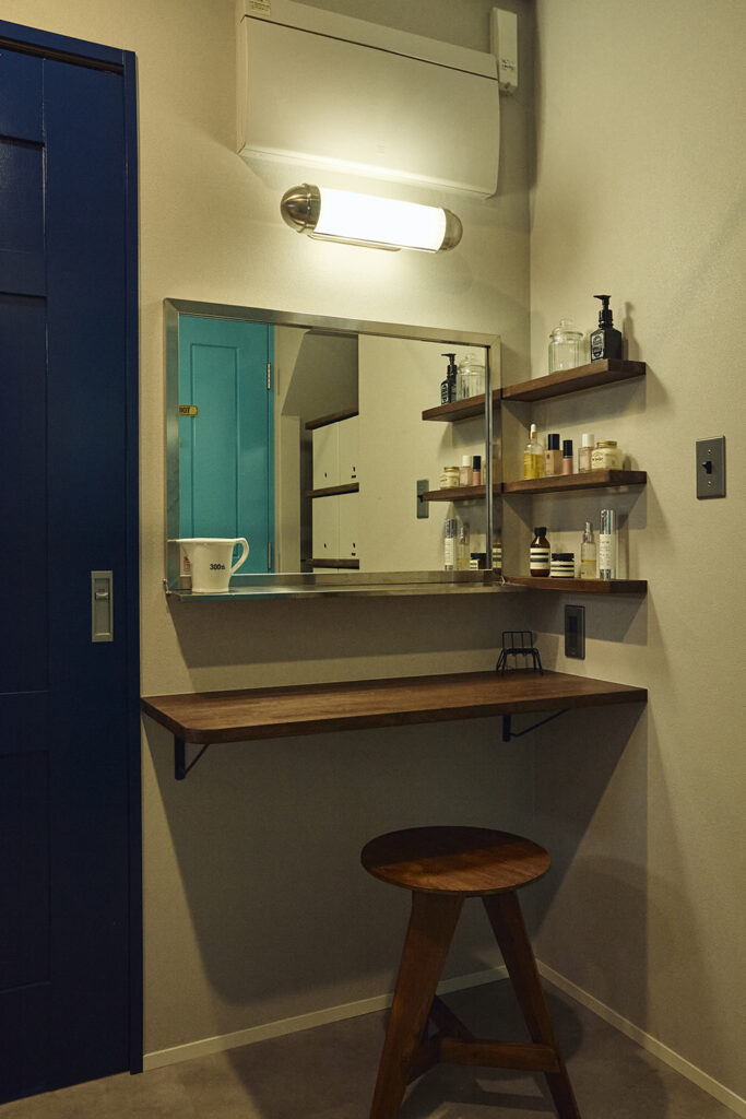 ステンレスと木の素材感が映える、愛犬と心地よく暮らすインダストリアルリノベ