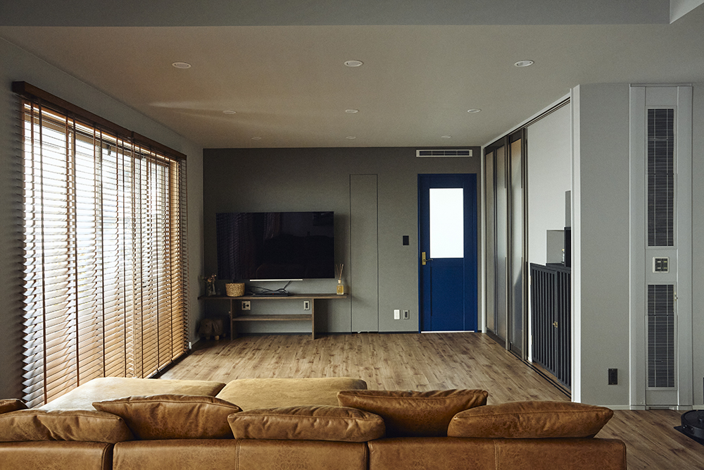 キッチン前の壁をなくしたことで、リビングや庭まで見渡せるようになった点がとても気に入っています。